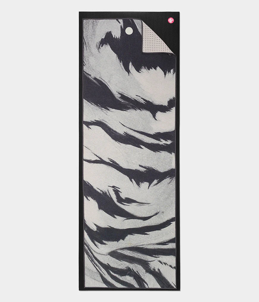 Rankšluostis jogai Manduka yogitoes Tigers Eye