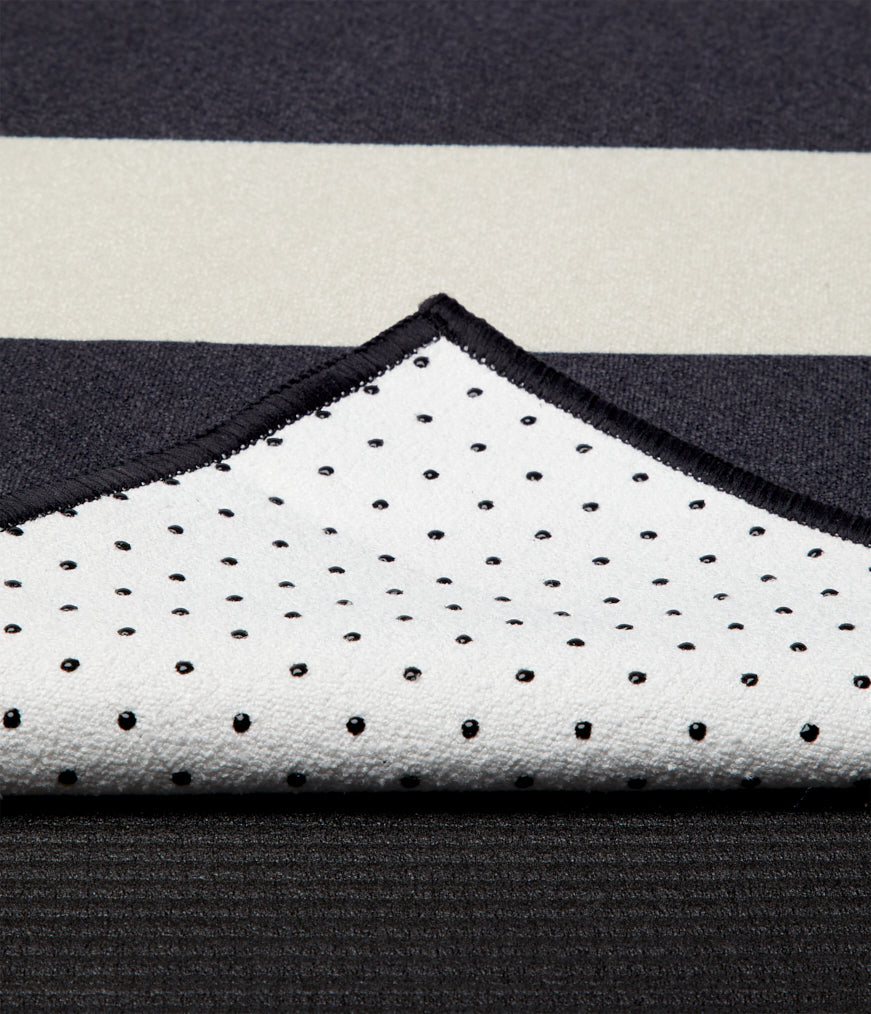 Manduka mat towel yogitoes Noveau Zig Zag