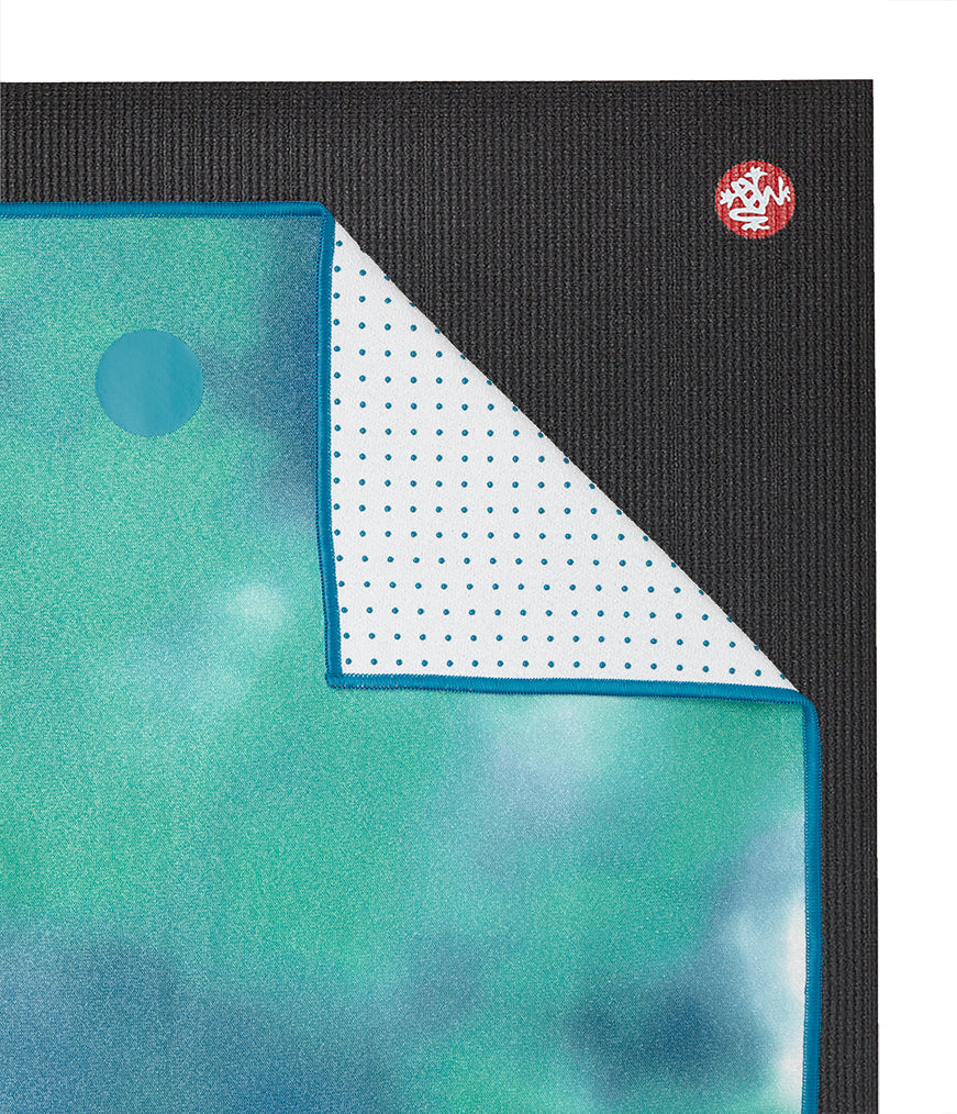 Manduka mat towel yogitoes Lido Sky