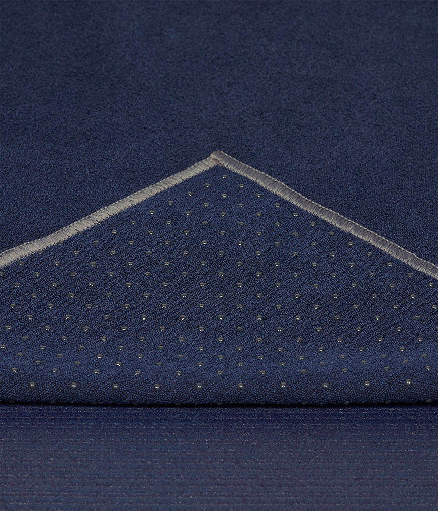Manduka mat towel yogitoes Midnight