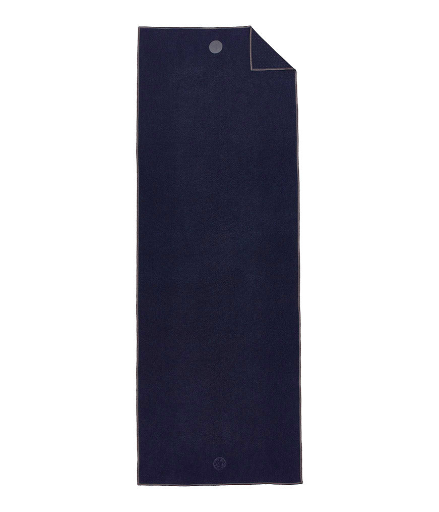 Manduka mat towel yogitoes Midnight