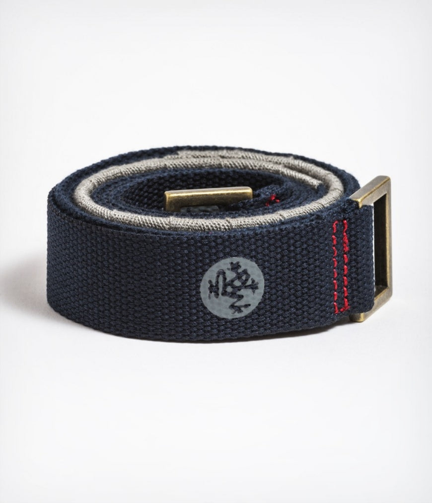 Manduka Commuter mėlyno diržo detalė